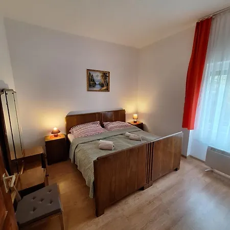Aranymoha Vendeghaz Apartmán *